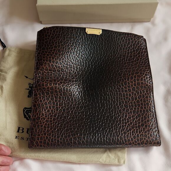 NWT, Burberry pebbled brown leather clutch - Picture 9 of 12